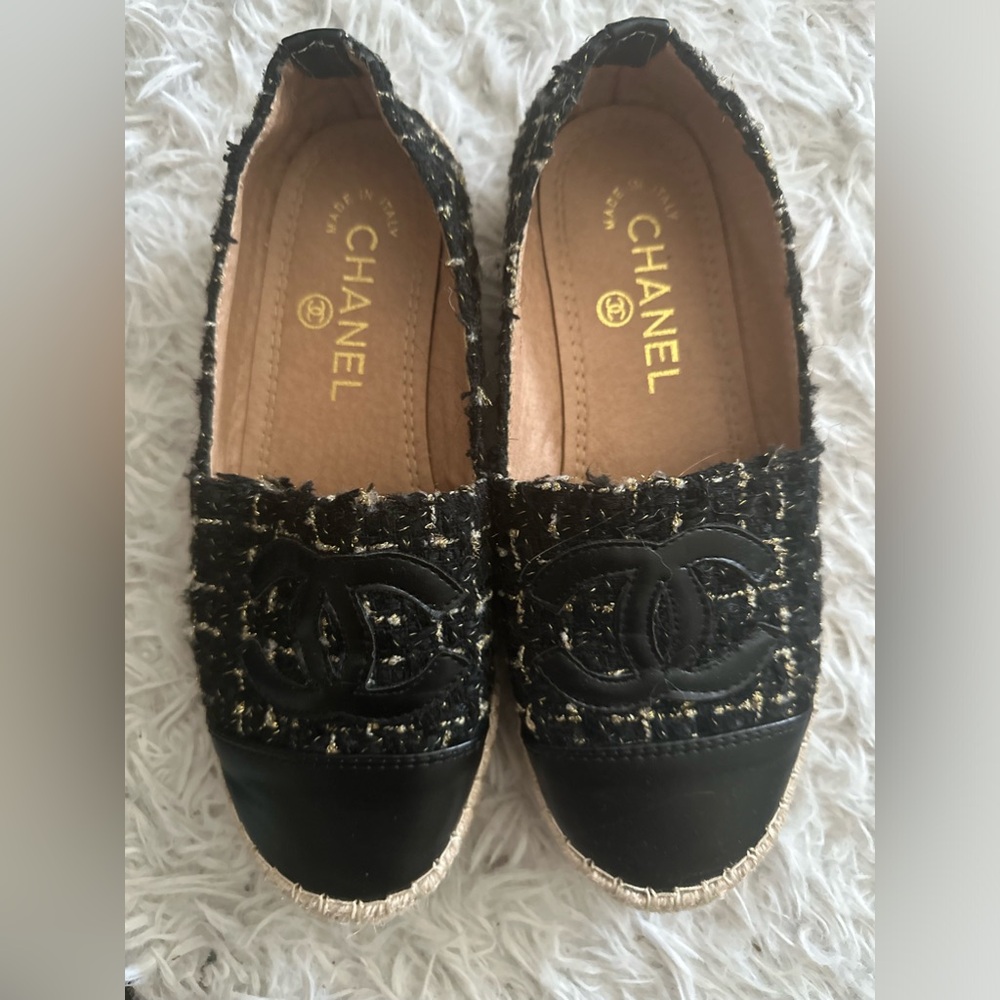 White loafers are stylish addition to any wardrobe,easy fits any outfit!